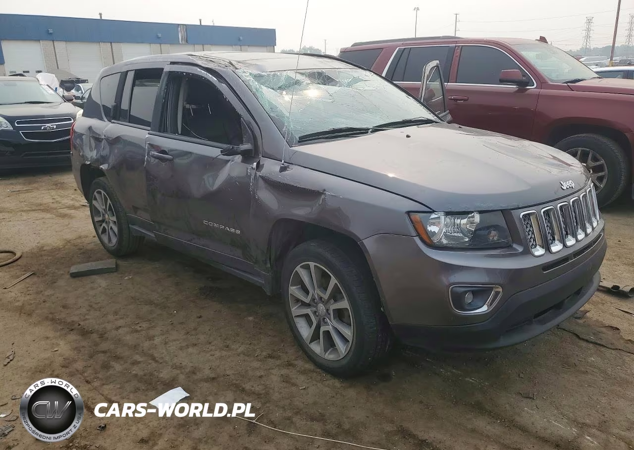 2016 Jeep Compass Latitude VIN:1C4NJCEA2GD801232 - 4