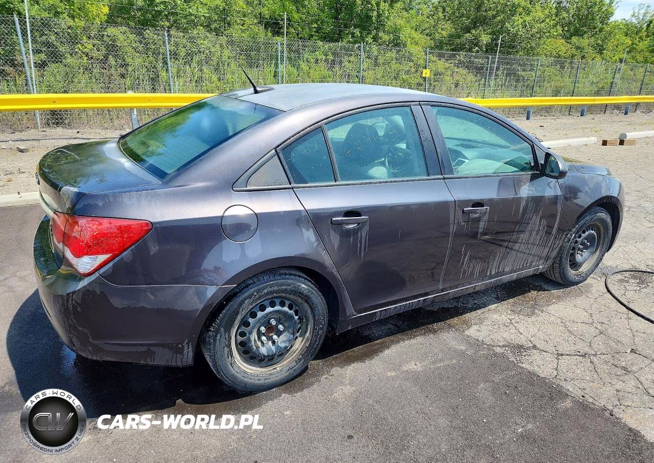 2014 Chevrolet Cruze Ls VIN:1G1PA5SH7E7109316 - 3