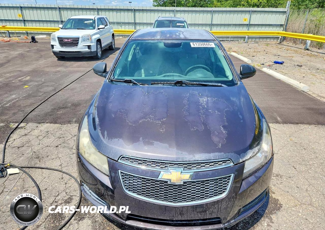 2014 Chevrolet Cruze Ls VIN:1G1PA5SH7E7109316 - 5