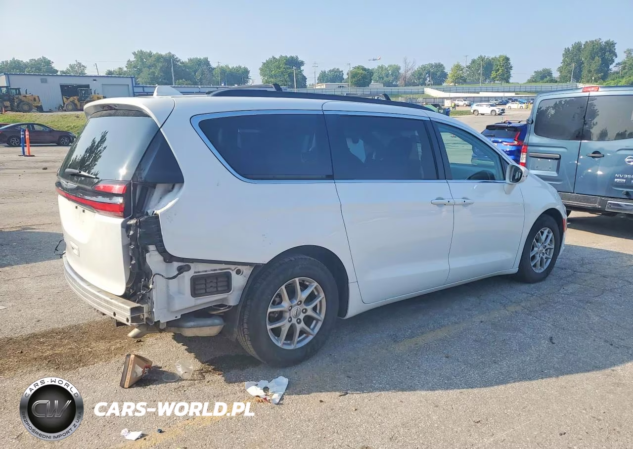 2022 Chrysler Pacifica Touring L VIN:2C4RC1BG6NR146897 - 3