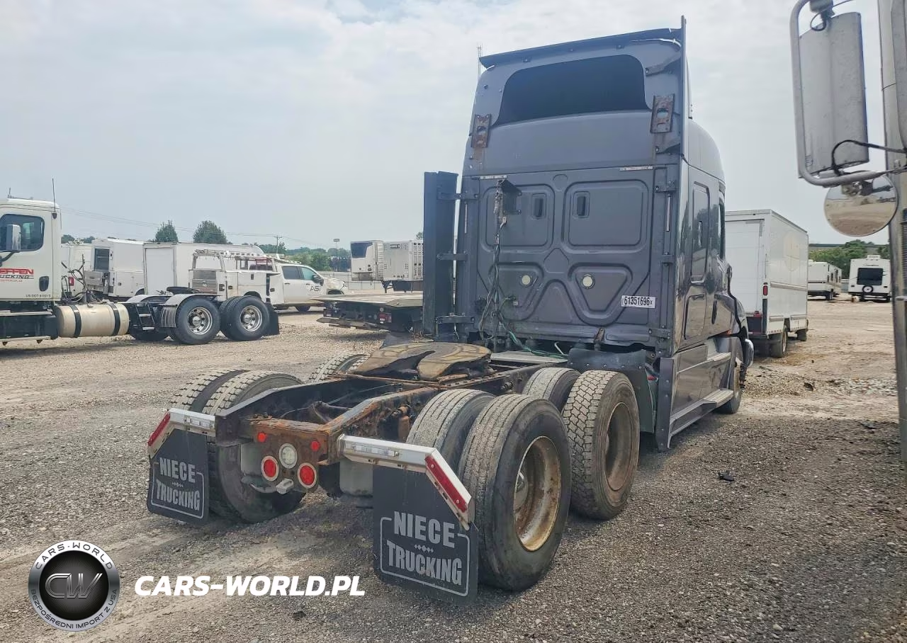 2019 Freightliner Cascadia 126 Semi Truck VIN:3AKJHHDR0KSKG0428 - 3