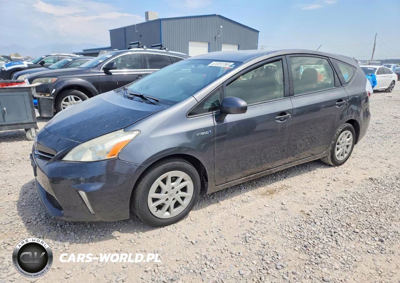2013 Toyota Prius V Two – zdjęcie 1 z 12