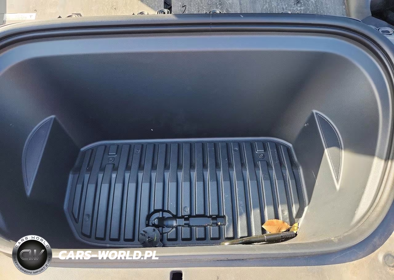 2023 Tesla Model Y VIN:7SAYGDEEXPF880620 - 7