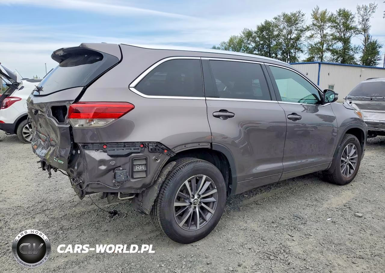 2018 Toyota Highlander Xle VIN:5TDJZRFH8JS552971 - 3