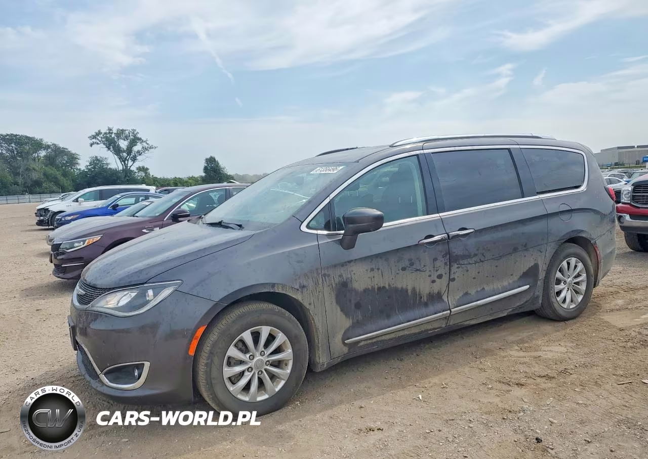 2018 Chrysler Pacifica Touring L Plus VIN:2C4RC1EGXJR101046 - 1