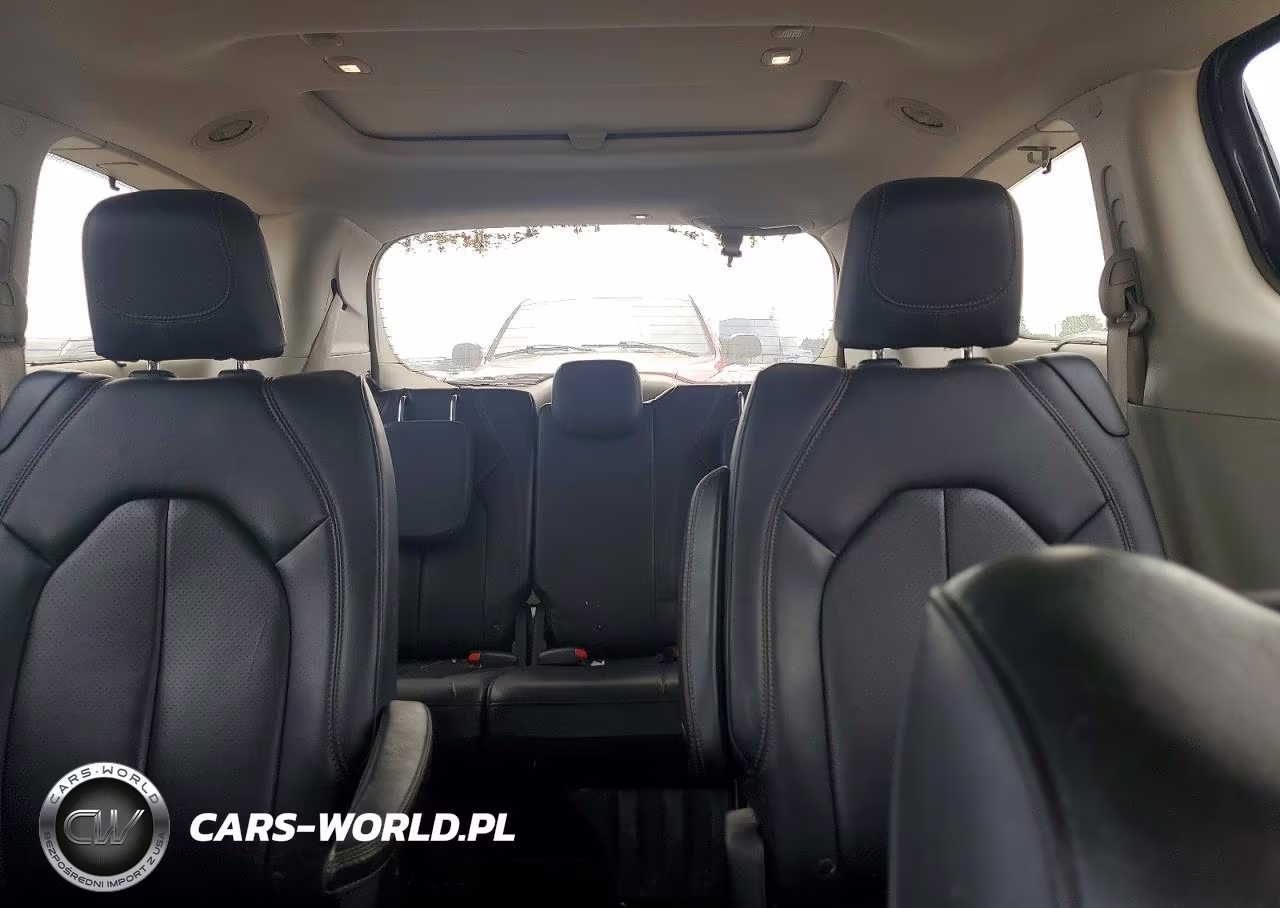 2018 Chrysler Pacifica Touring L Plus VIN:2C4RC1EGXJR101046 - 10