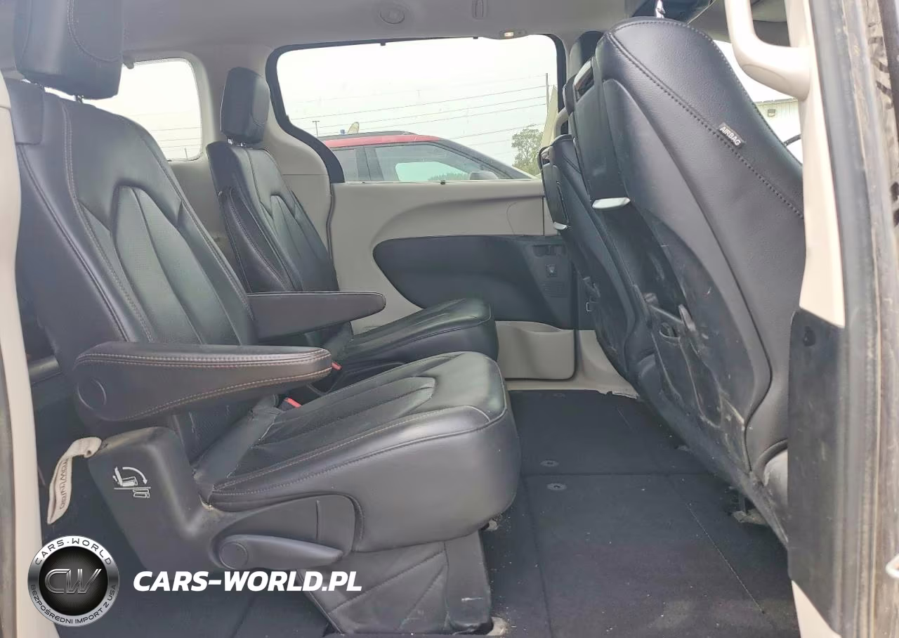 2018 Chrysler Pacifica Touring L Plus VIN:2C4RC1EGXJR101046 - 11