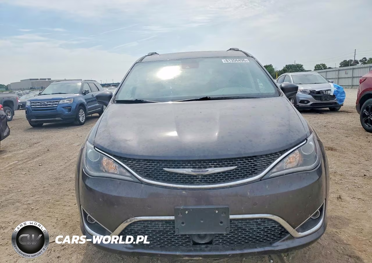 2018 Chrysler Pacifica Touring L Plus VIN:2C4RC1EGXJR101046 - 5
