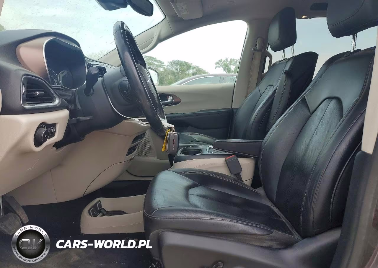 2018 Chrysler Pacifica Touring L Plus VIN:2C4RC1EGXJR101046 - 7