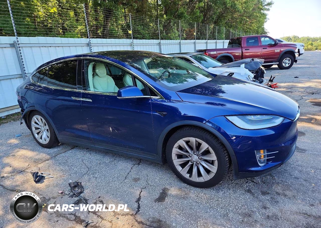 2017 Tesla Model X VIN:5YJXCBE2XHF077371 - 4