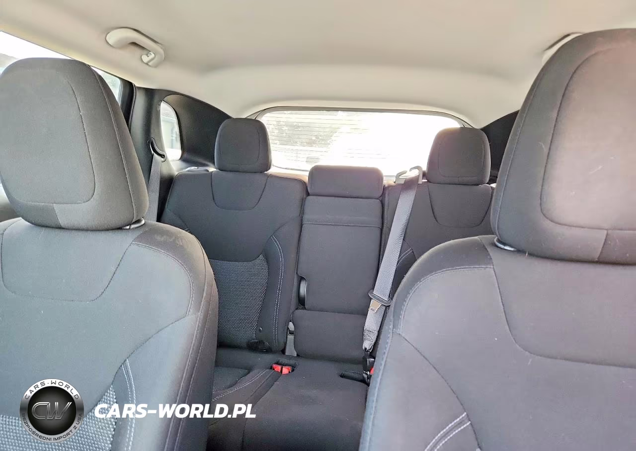 2019 Jeep Cherokee Latitude VIN:1C4PJLCB5KD312787 - 10