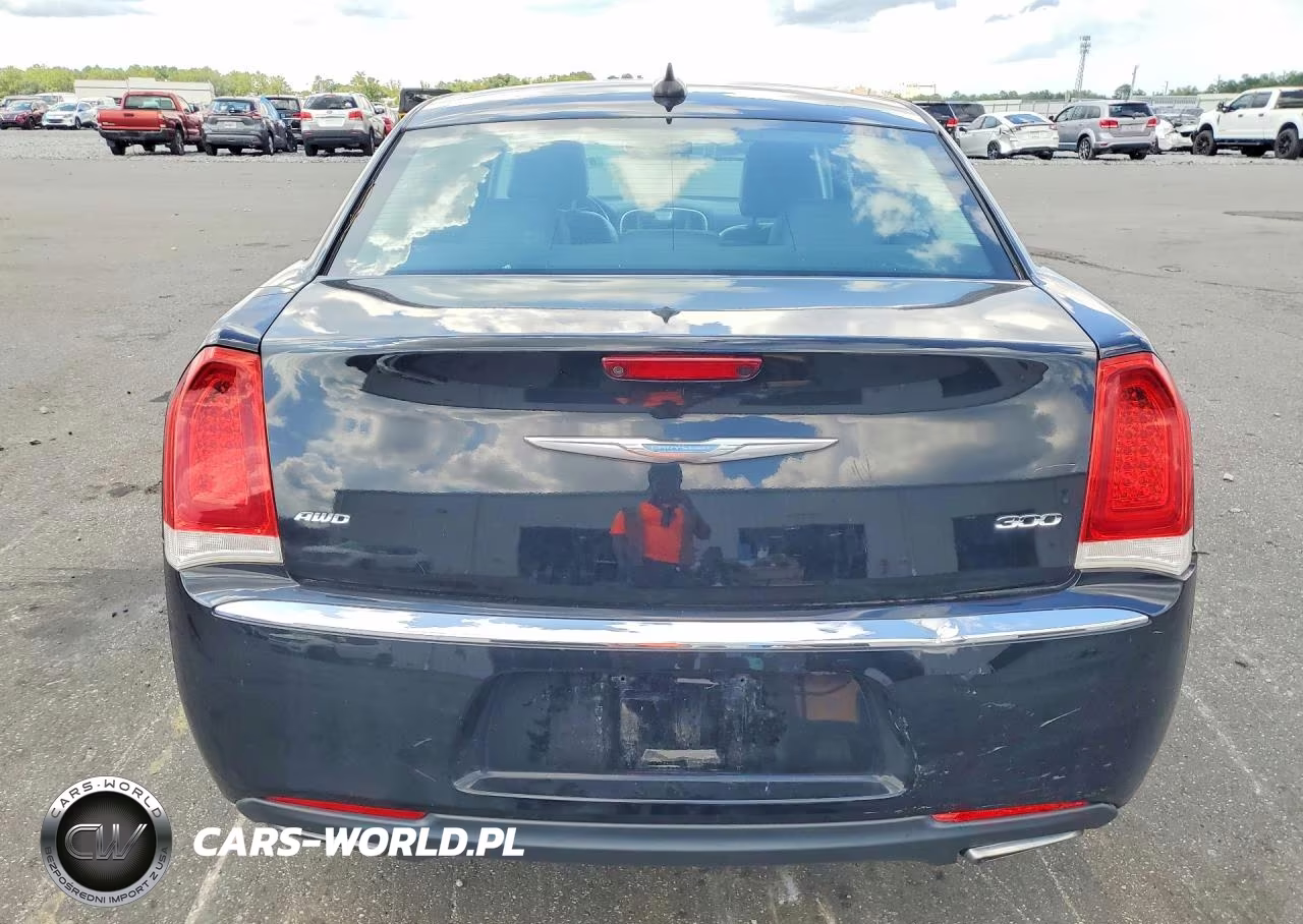 2018 Chrysler 300 Limited VIN:2C3CCAKGXJH211437 - 6