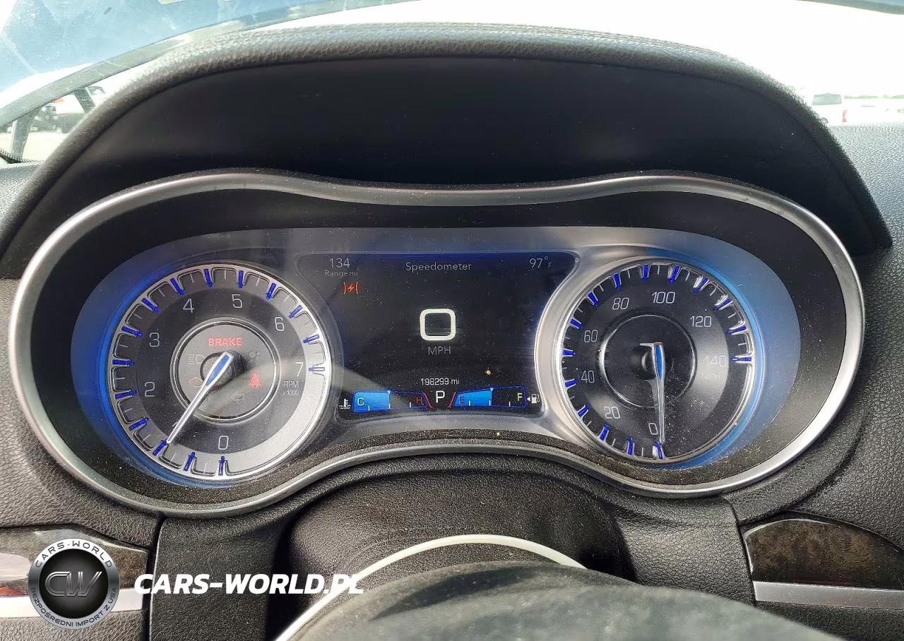2018 Chrysler 300 Limited VIN:2C3CCAKGXJH211437 - 9