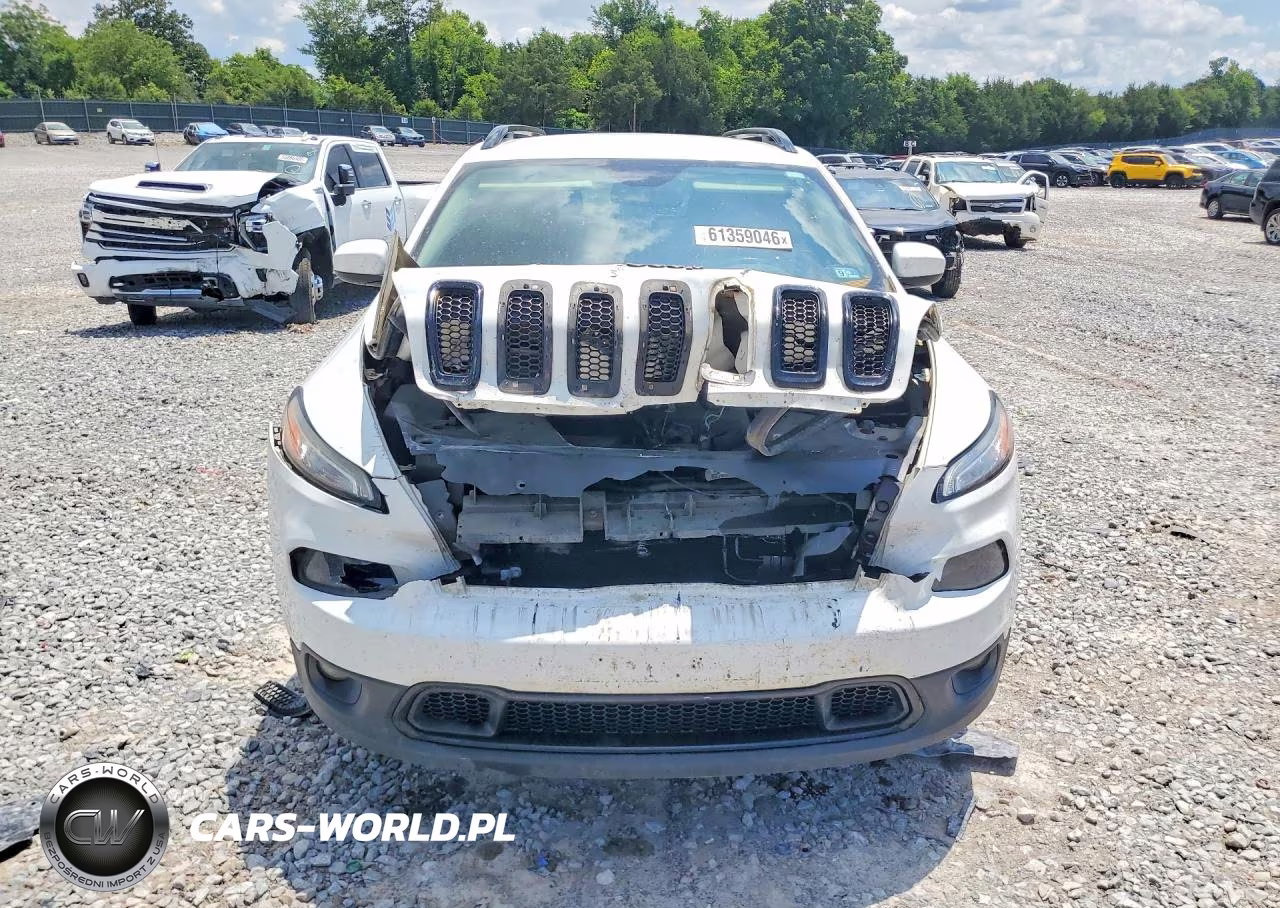 2015 Jeep Cherokee Latitude VIN:1C4PJLCS4FW766023 - 5