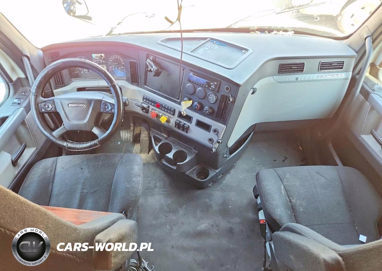 2019 Freightliner Cascadia 126 Semi Truck VIN:3AKJHHDR1KSKJ3638 - 8