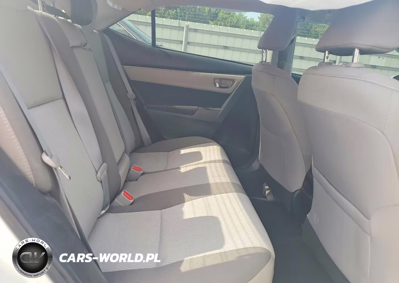 2018 Toyota Corolla Le VIN:5YFBURHE4JP776446 - 10