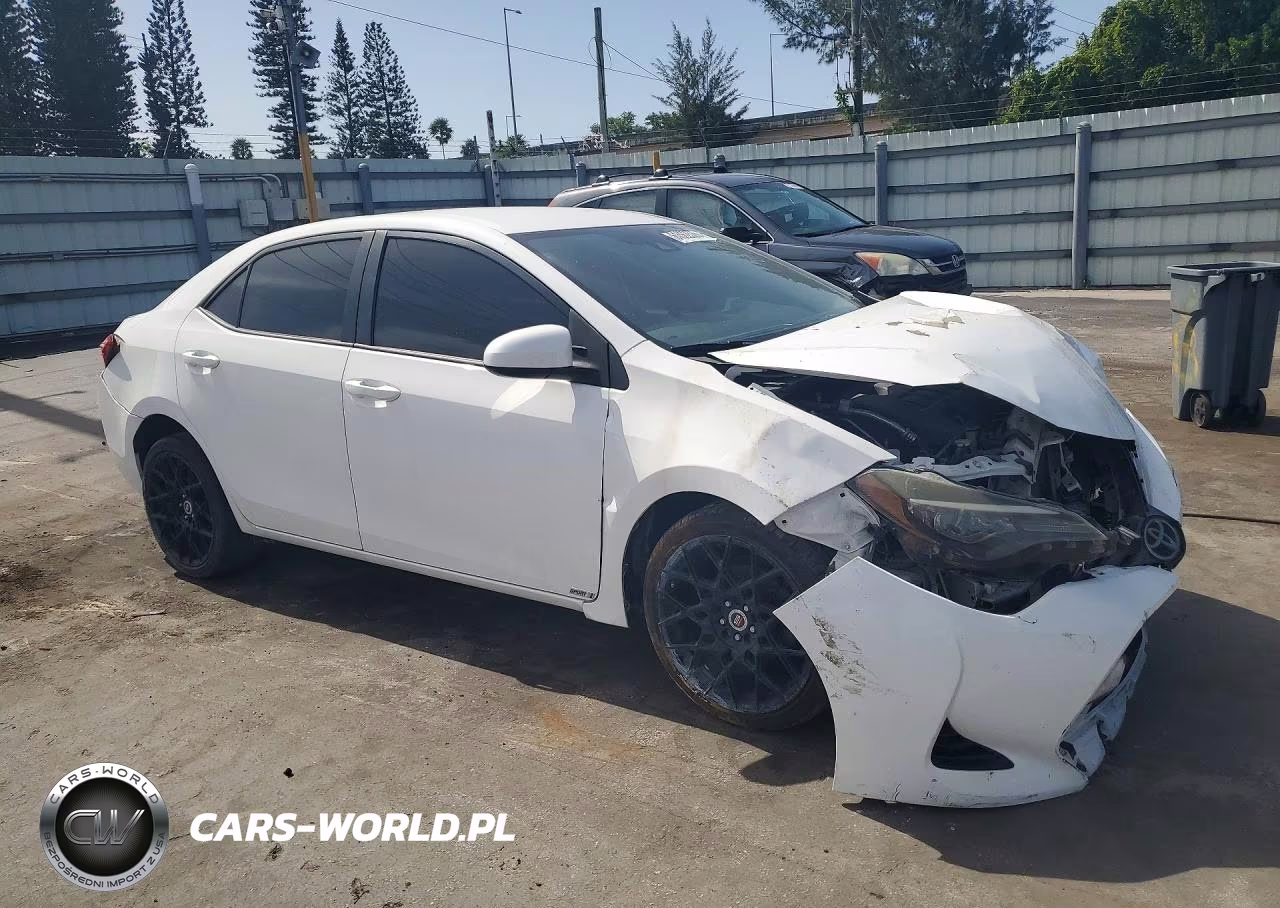 2018 Toyota Corolla Le VIN:5YFBURHE4JP776446 - 4