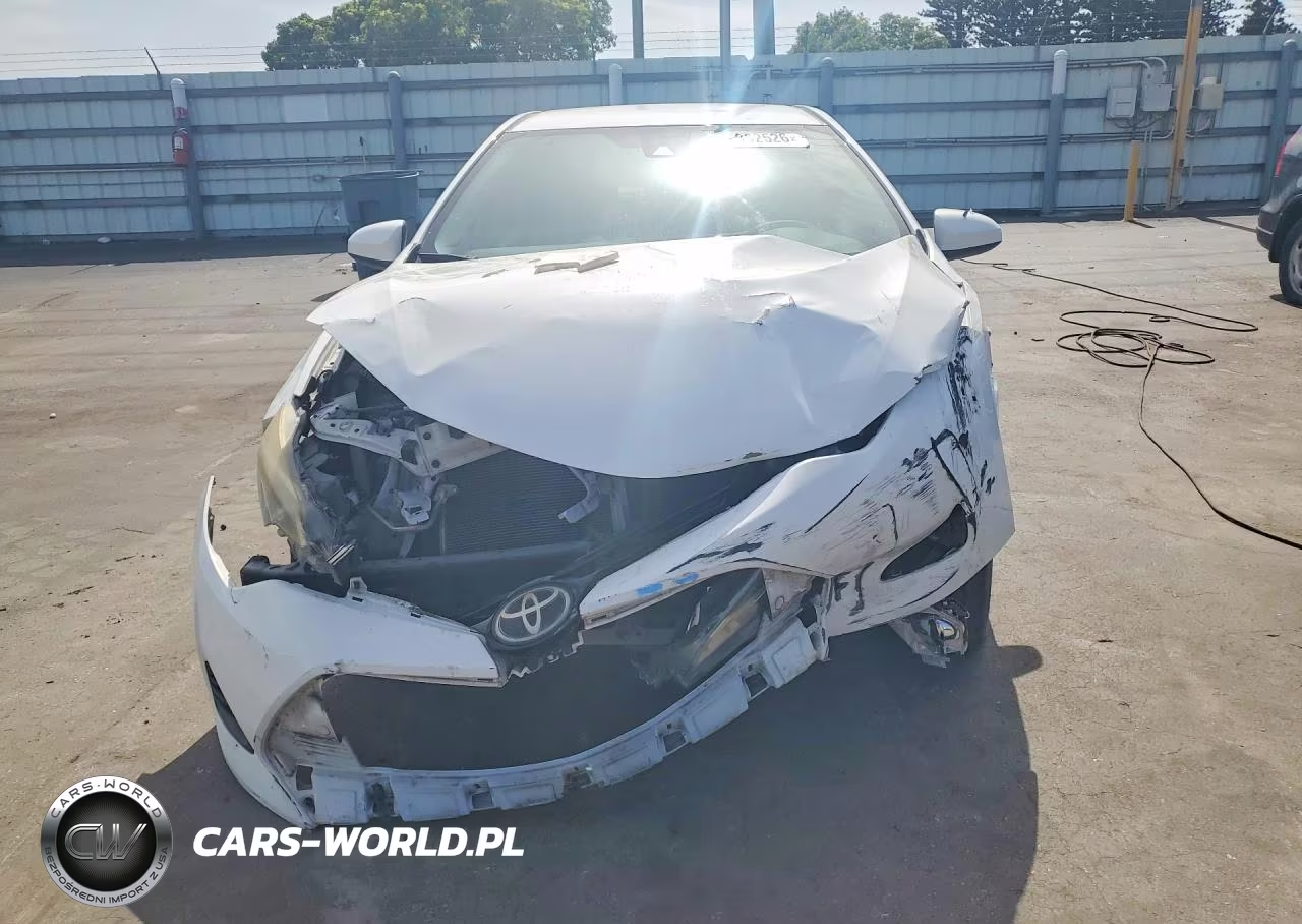 2018 Toyota Corolla Le VIN:5YFBURHE4JP776446 - 5