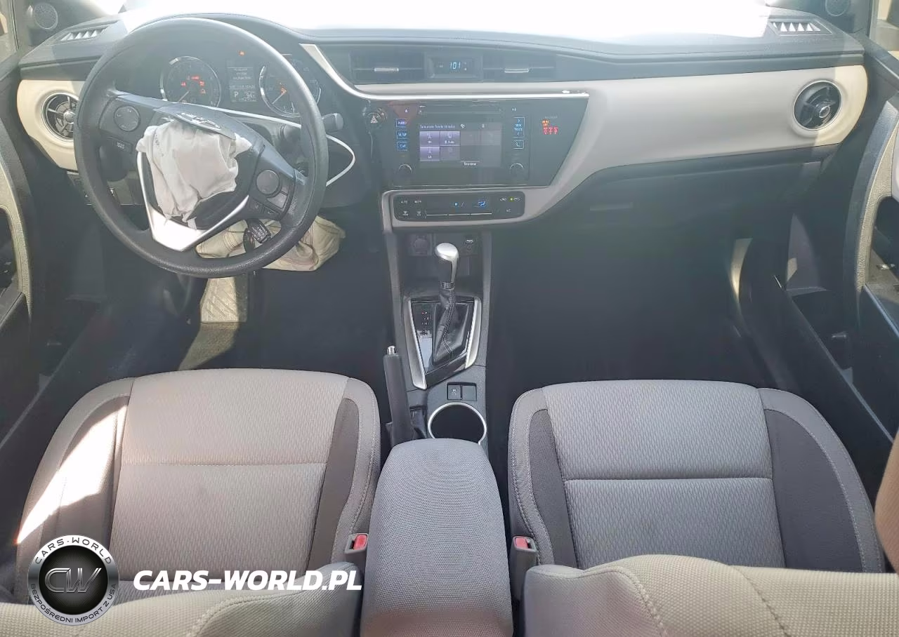 2018 Toyota Corolla Le VIN:5YFBURHE4JP776446 - 8
