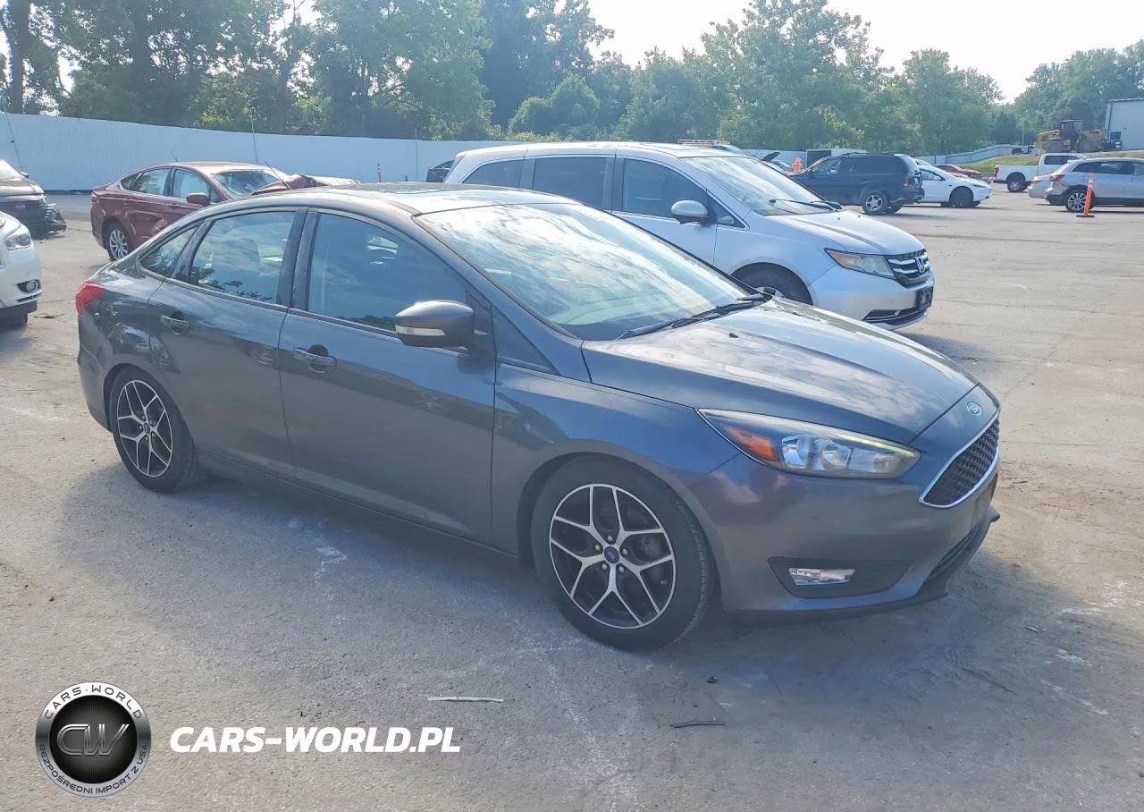 2018 Ford Focus Sel VIN:1FADP3H2XJL303135 - 4