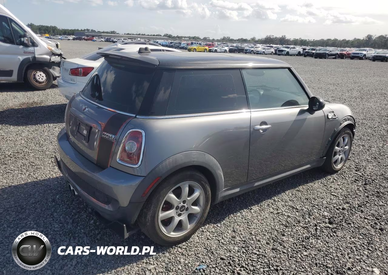2009 Mini Cooper S VIN:WMWMF735X9TT98746 - 3