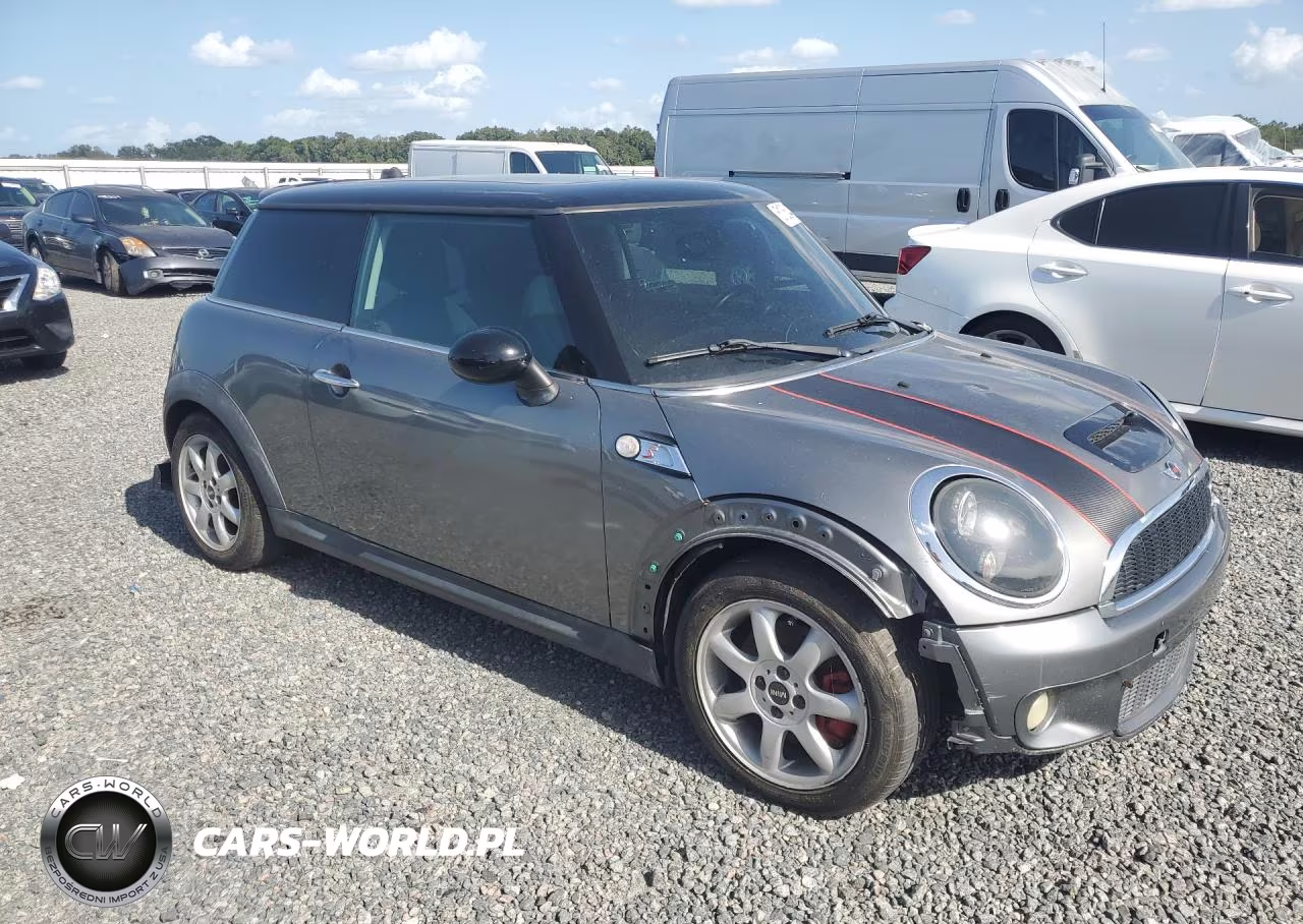2009 Mini Cooper S VIN:WMWMF735X9TT98746 - 4