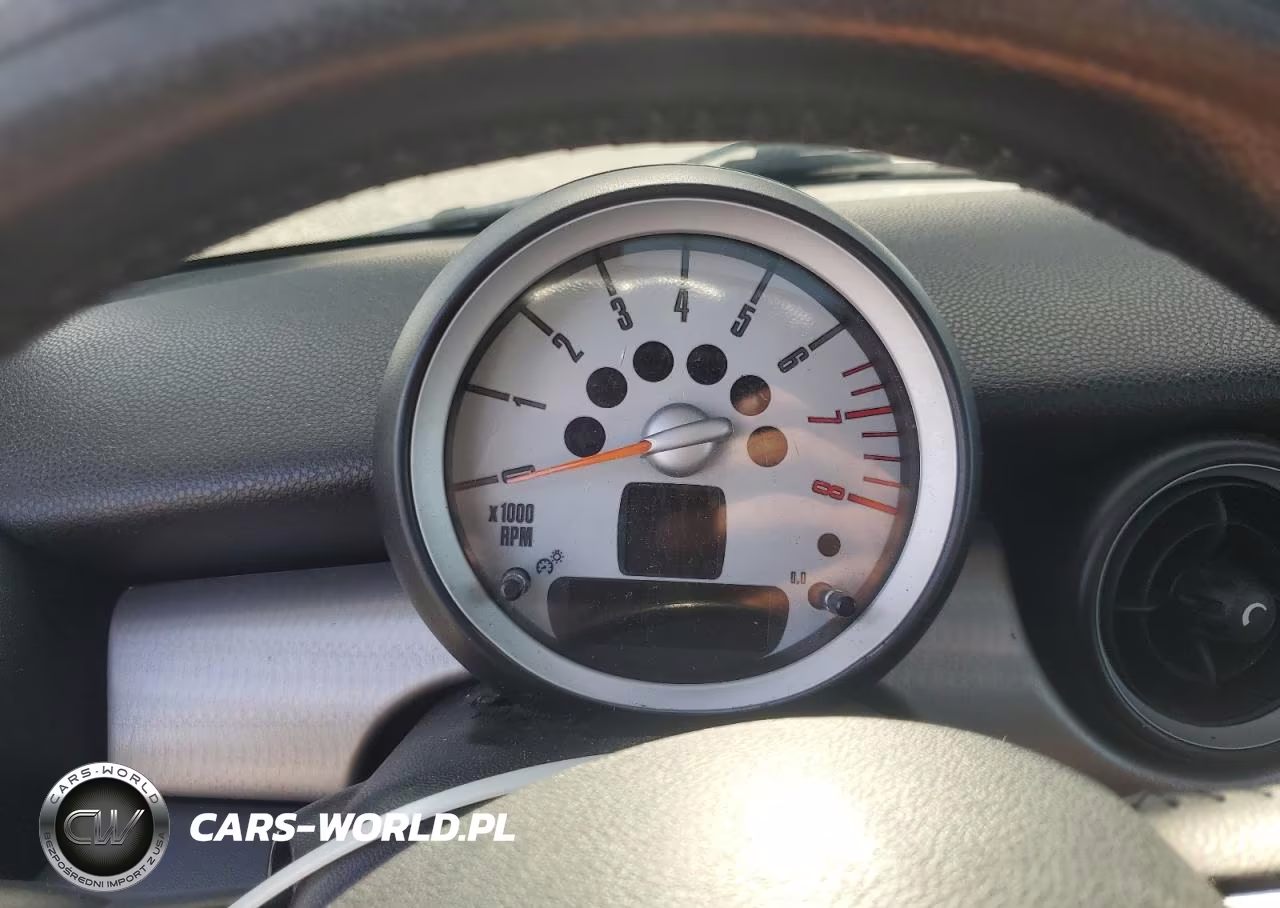 2009 Mini Cooper S VIN:WMWMF735X9TT98746 - 9