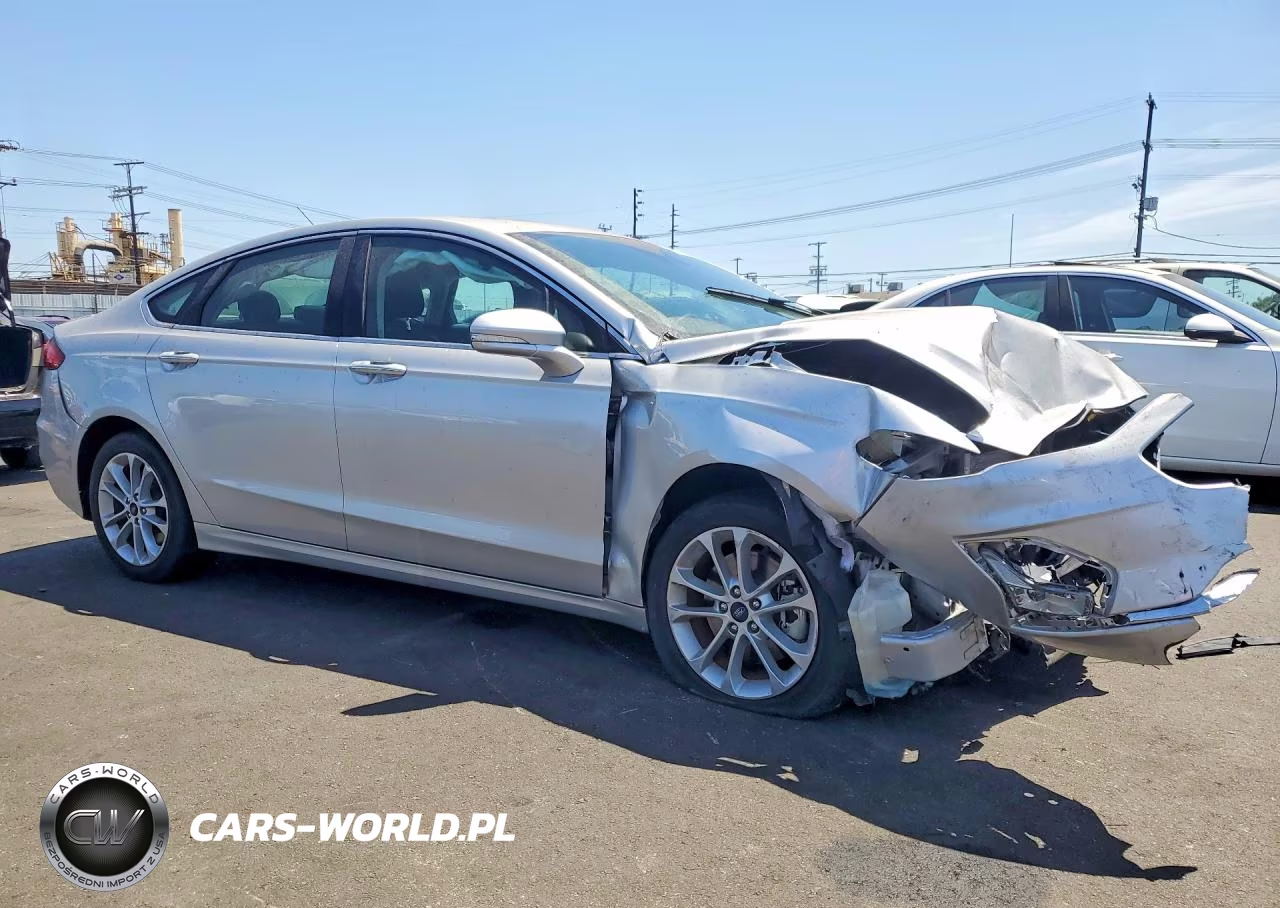 2019 Ford Fusion Titanium VIN:3FA6P0SU2KR174683 - 4