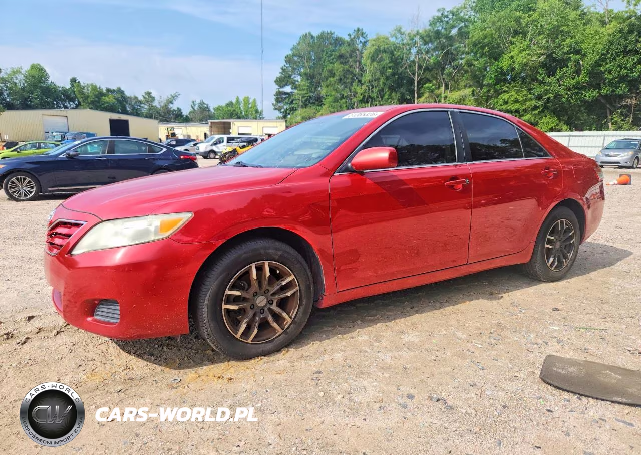 2010 Toyota Camry Le – zdjęcie 1 z 12