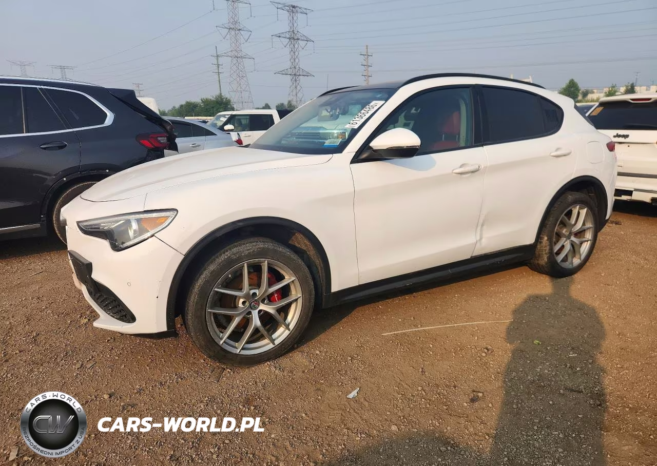 2018 Alfa Romeo Stelvio Sport