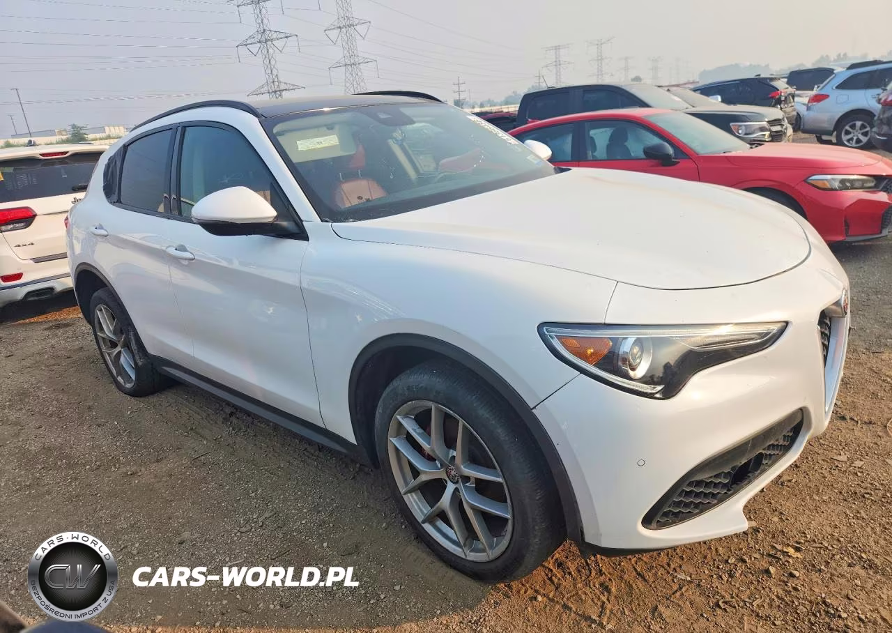 2018 Alfa Romeo Stelvio Sport VIN:ZASFAKPN9J7B78607 - 4