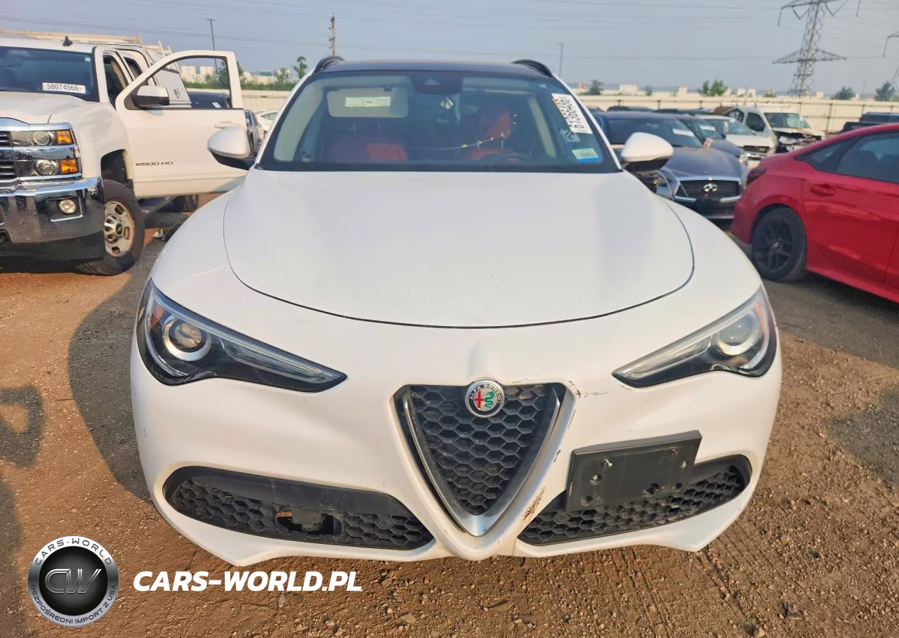 2018 Alfa Romeo Stelvio Sport VIN:ZASFAKPN9J7B78607 - 5