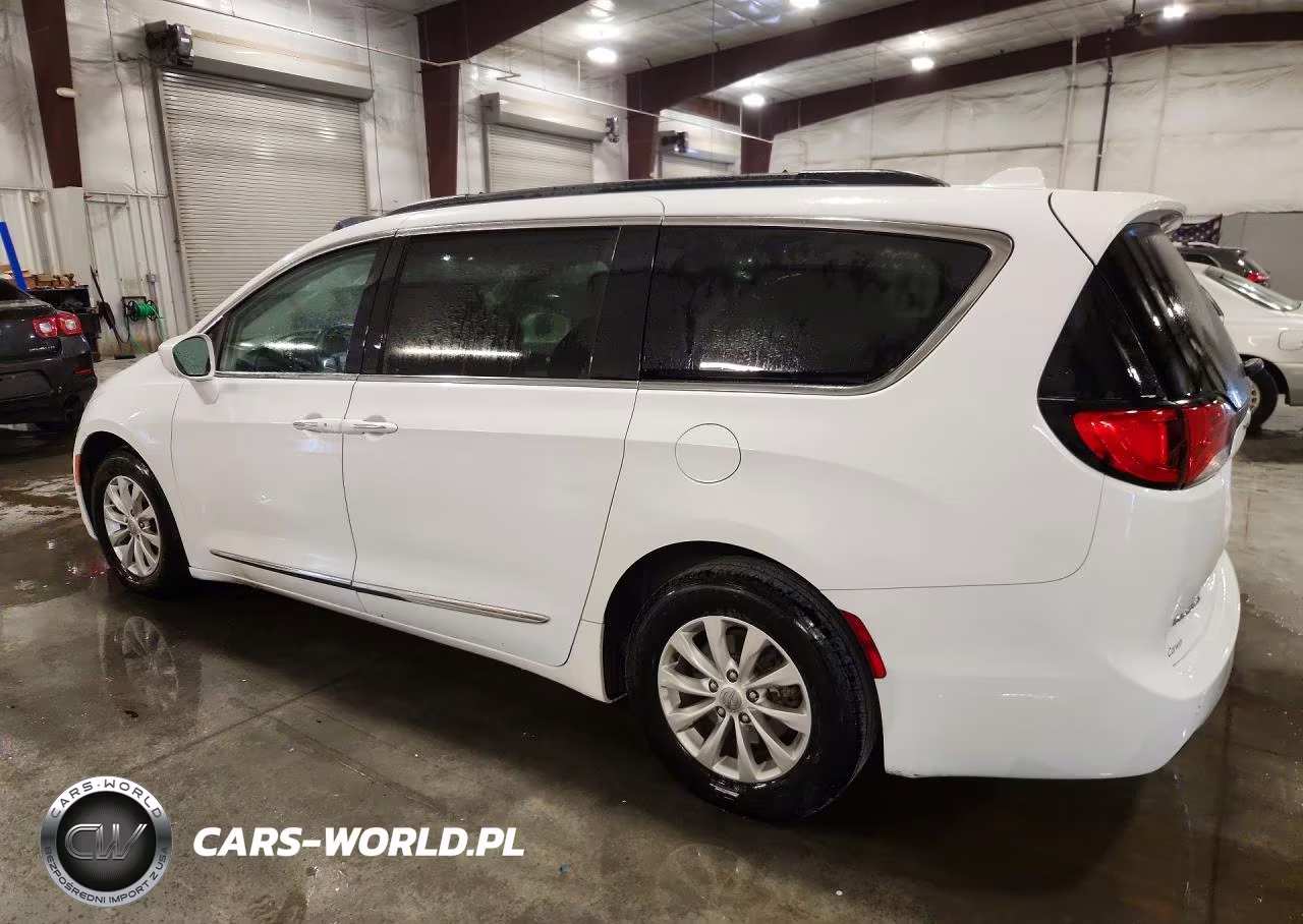 2017 Chrysler Pacifica Touring L VIN:2C4RC1BG6HR613076 - 2