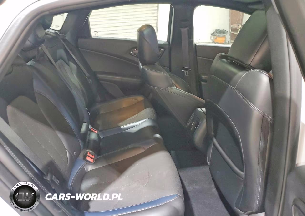 2015 Chrysler 200 S VIN:1C3CCCDGXFN556894 - 10