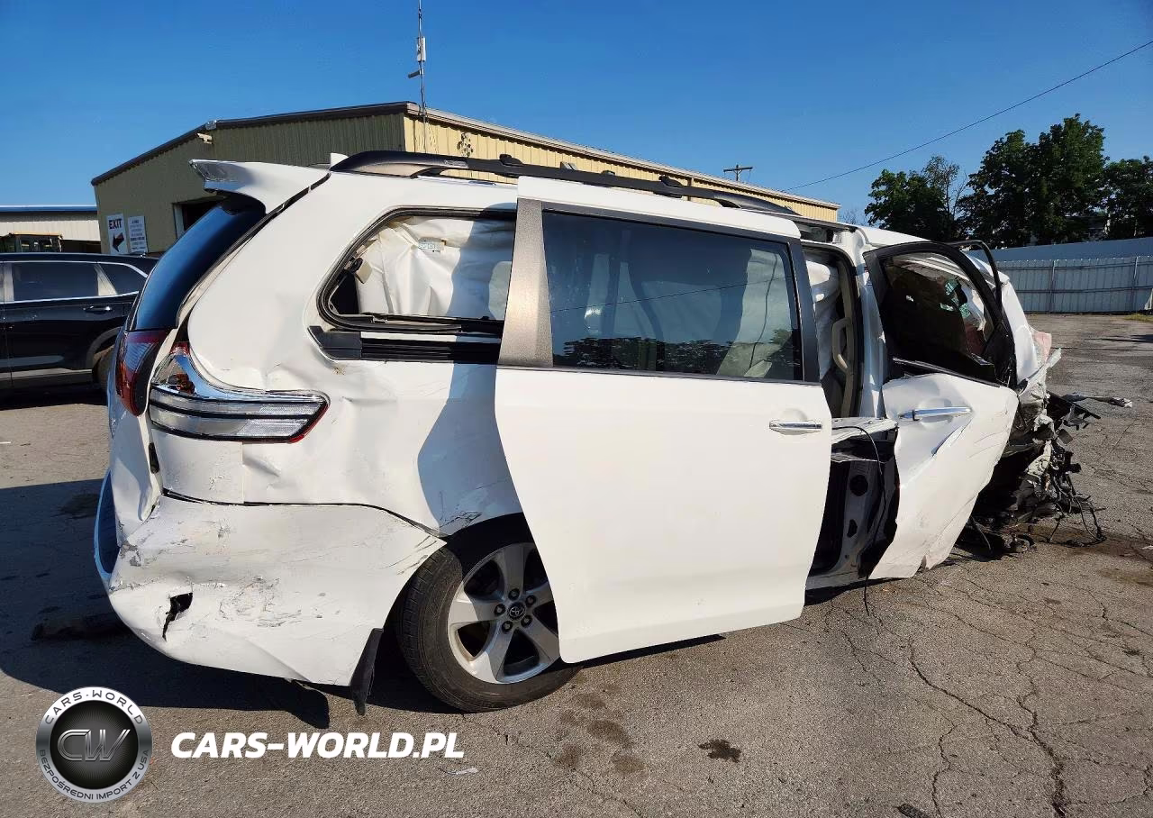 2019 Toyota Sienna Le VIN:5TDKZ3DC4KS975198 - 3