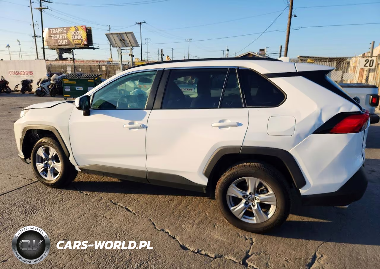 2024 Toyota Rav4 Xle VIN:2T3W1RFV4RC268574 - 2