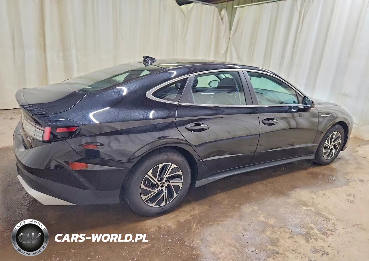 2026 Hyundai Sonata Hybrid Blue VIN:KMHL24JJ8TA172714 - 3