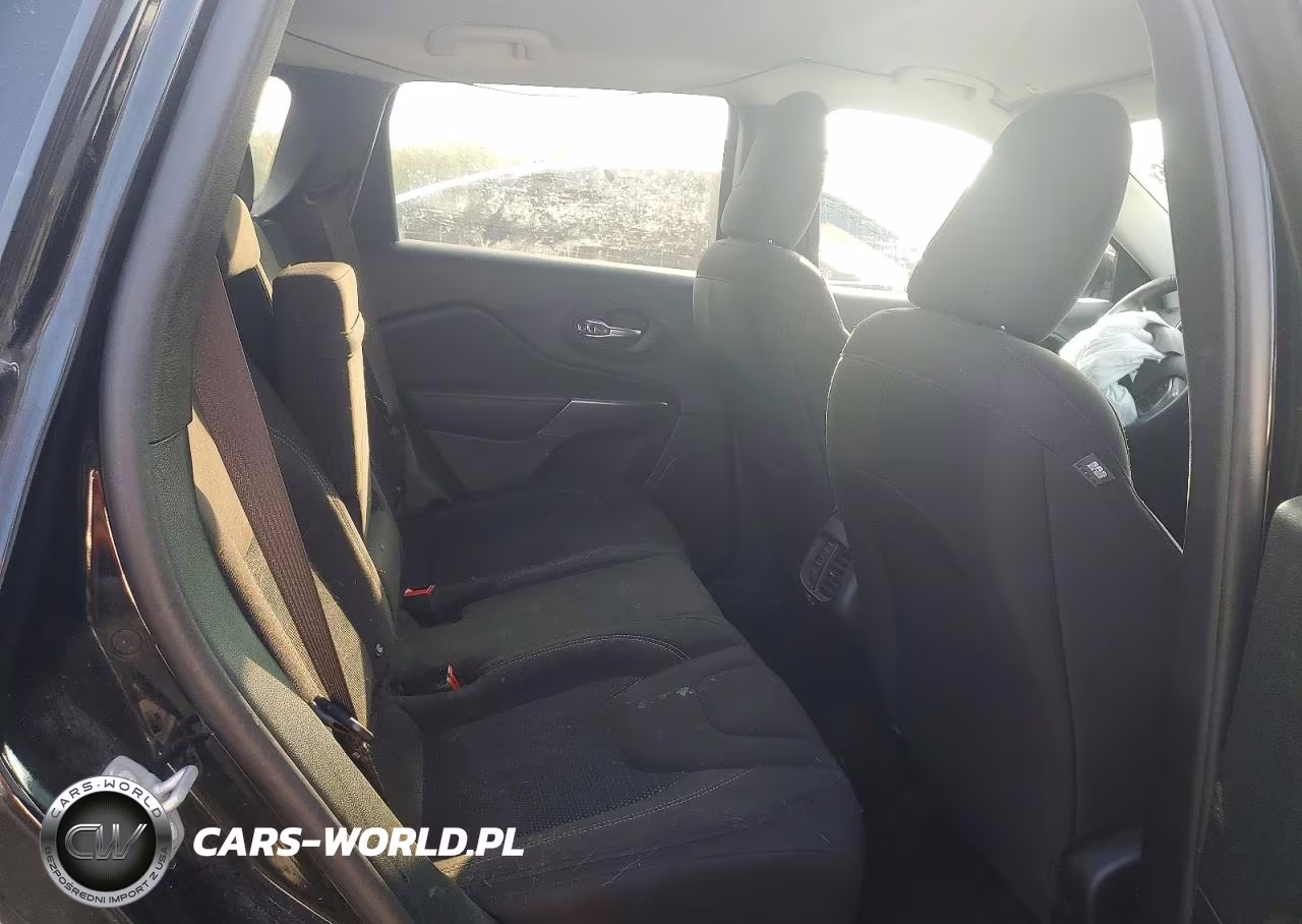 2019 Jeep Cherokee Latitude VIN:1C4PJMCXXKD102686 - 11