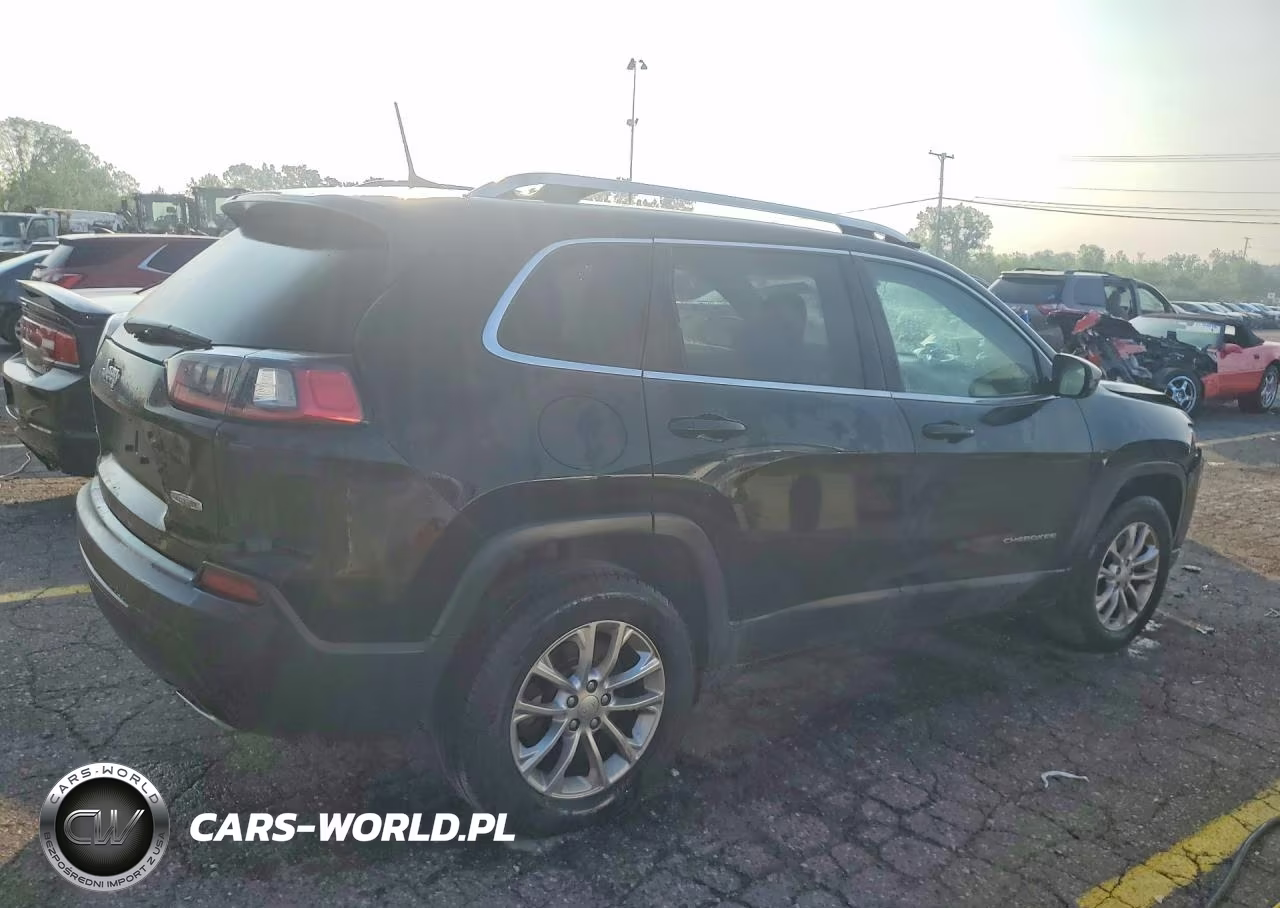 2019 Jeep Cherokee Latitude VIN:1C4PJMCXXKD102686 - 3