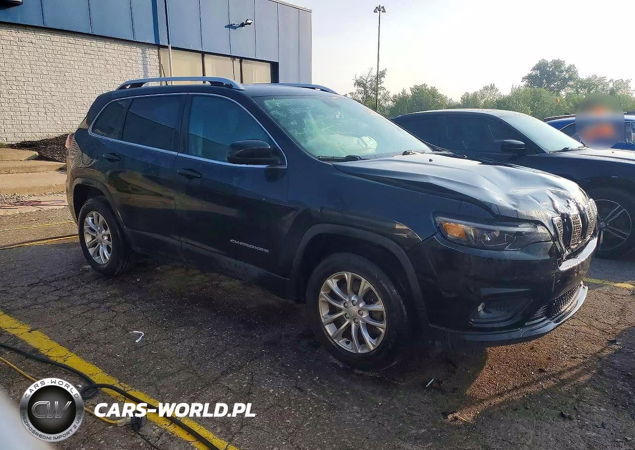 2019 Jeep Cherokee Latitude VIN:1C4PJMCXXKD102686 - 4