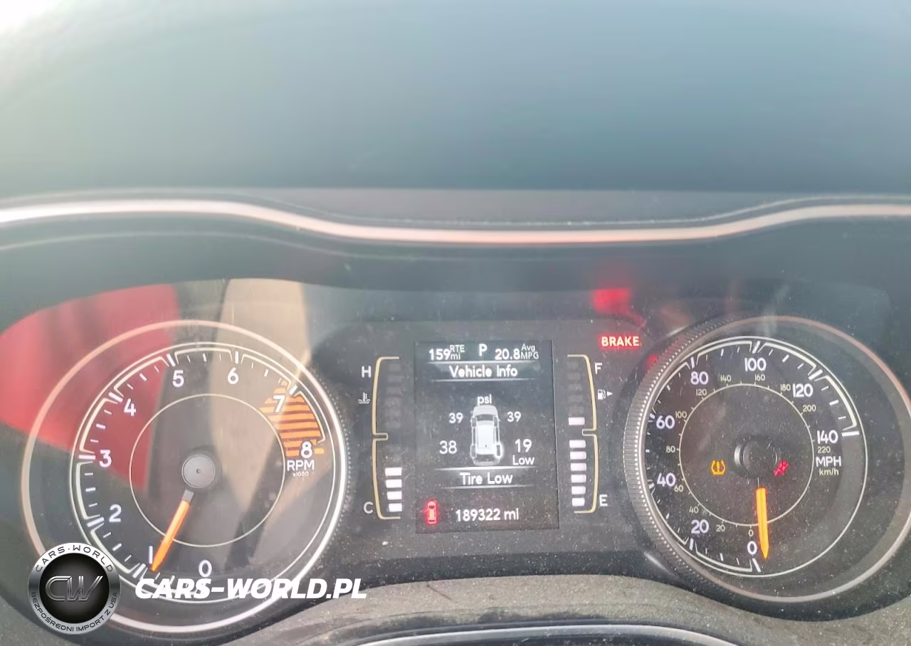 2019 Jeep Cherokee Latitude VIN:1C4PJMCXXKD102686 - 9