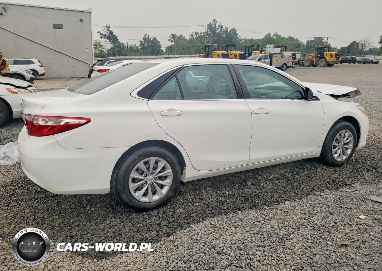 2016 Toyota Camry Le VIN:4T1BF1FKXGU511428 - 3