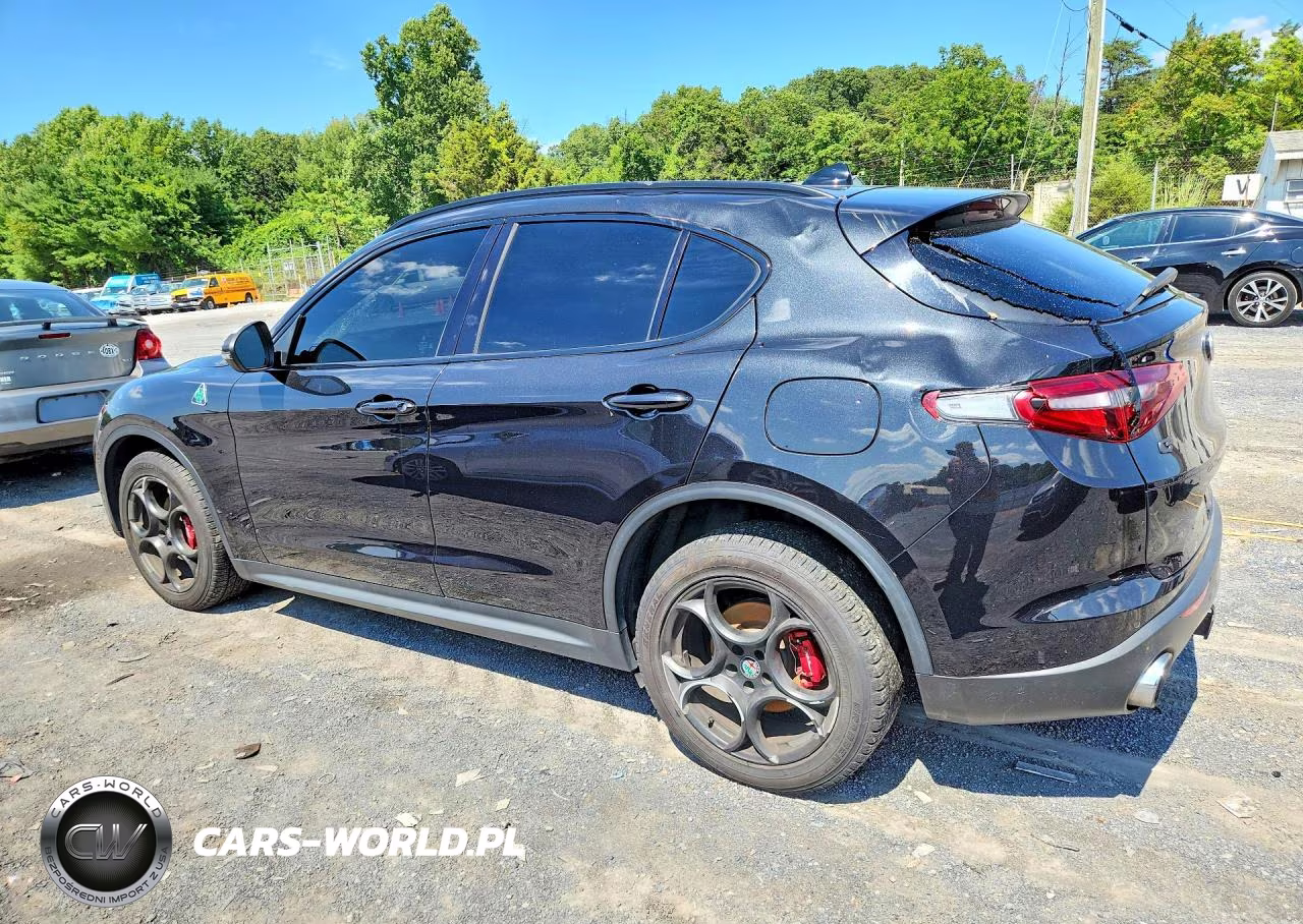 2018 Alfa Romeo Stelvio Ti Sport VIN:ZASFAKNN5J7C19933 - 2