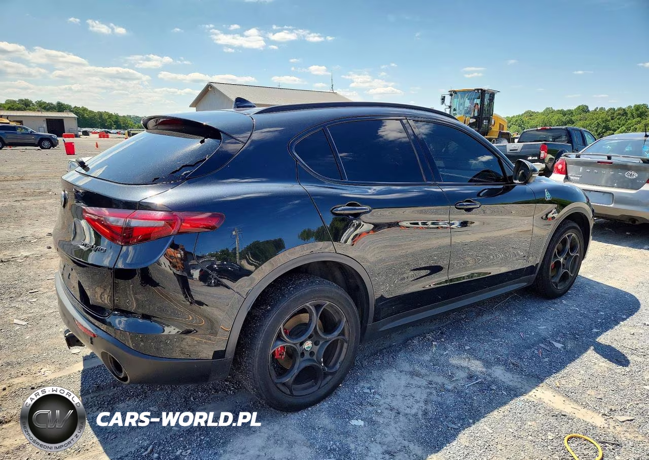 2018 Alfa Romeo Stelvio Ti Sport VIN:ZASFAKNN5J7C19933 - 3