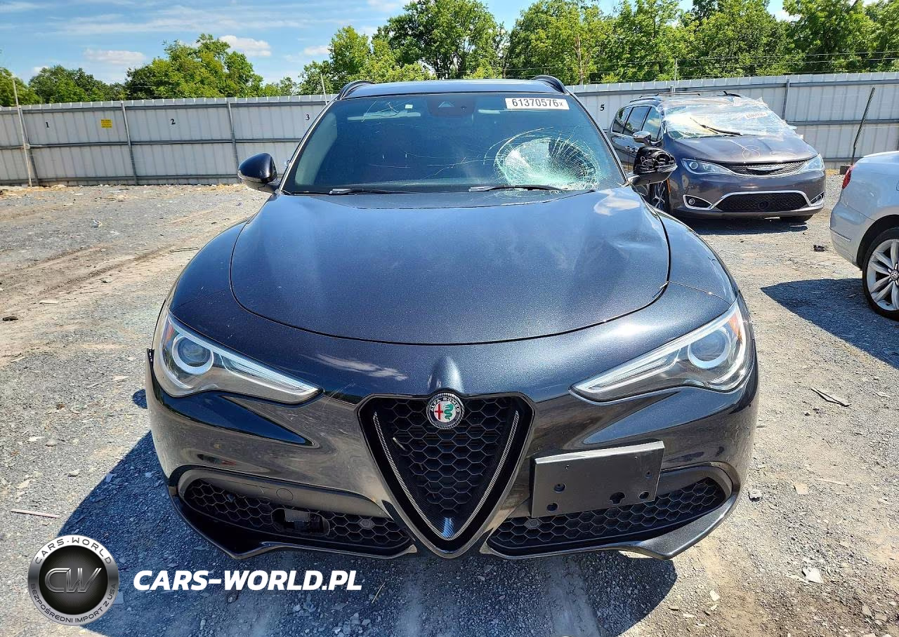 2018 Alfa Romeo Stelvio Ti Sport VIN:ZASFAKNN5J7C19933 - 5