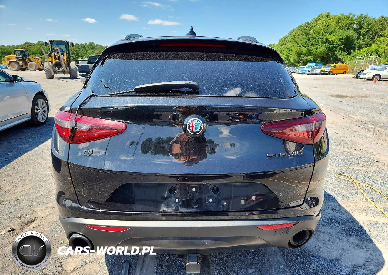 2018 Alfa Romeo Stelvio Ti Sport VIN:ZASFAKNN5J7C19933 - 6
