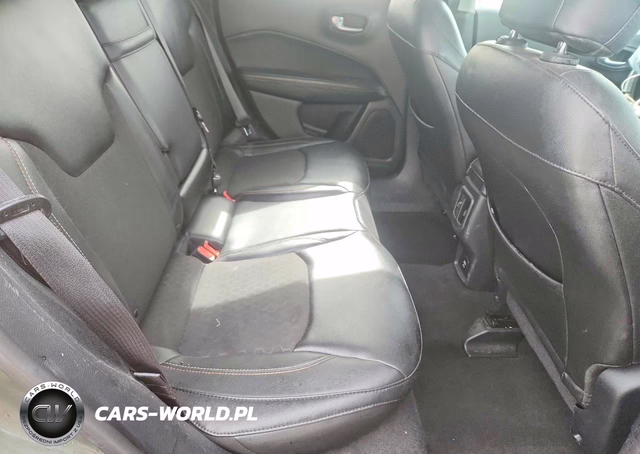 2018 Jeep Compass Latitude VIN:3C4NJCBBXJT330820 - 10