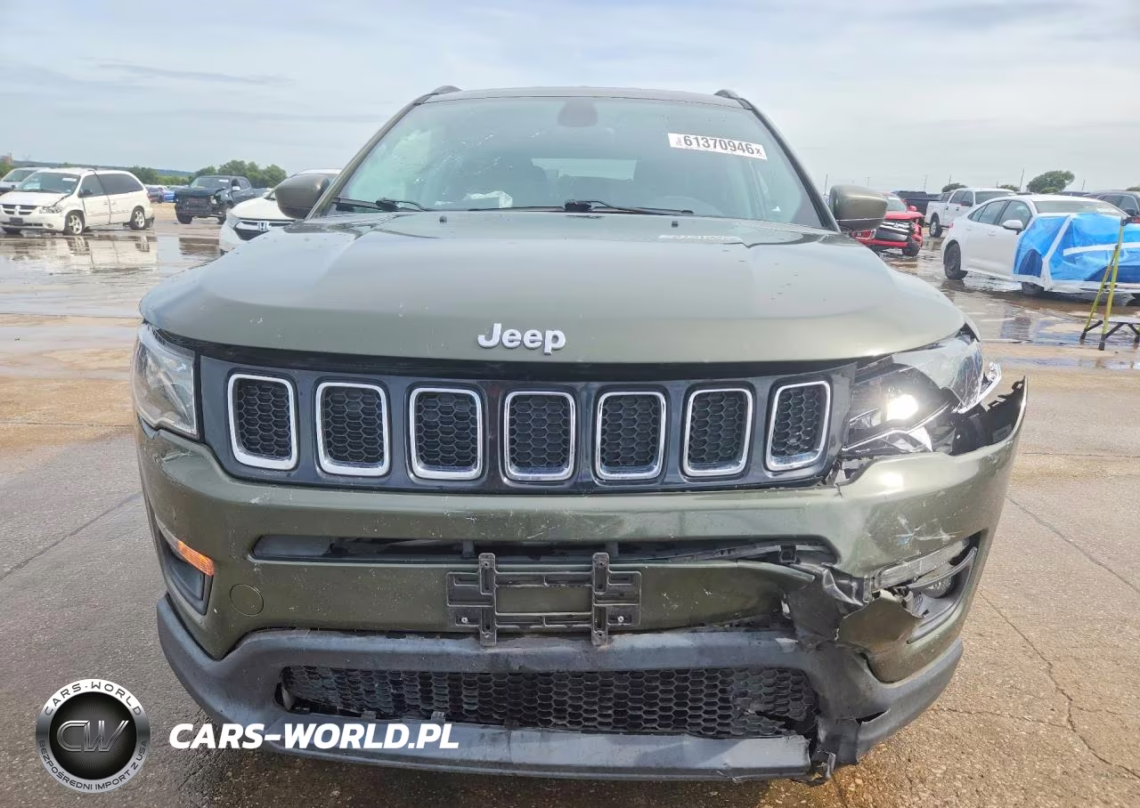 2018 Jeep Compass Latitude VIN:3C4NJCBBXJT330820 - 5