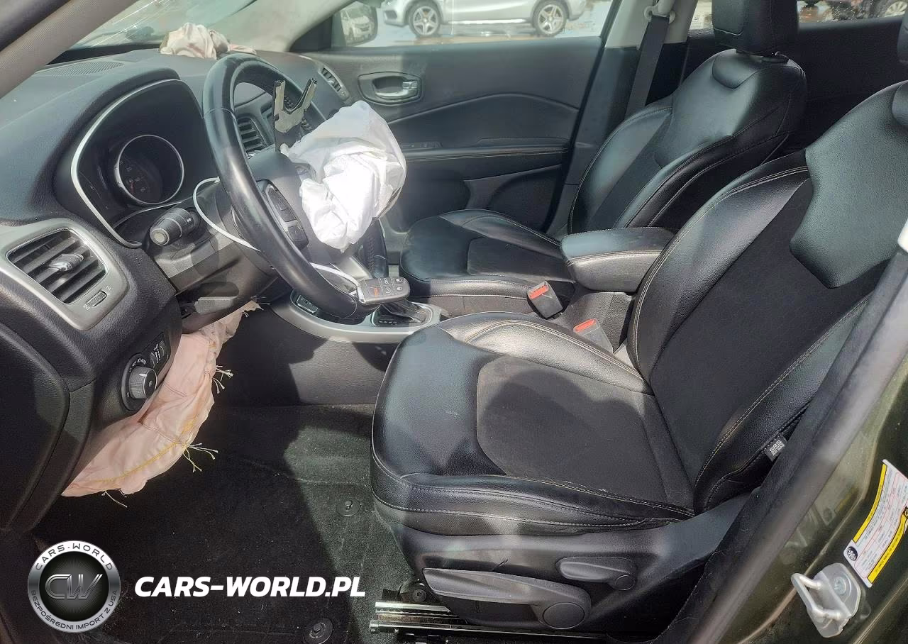 2018 Jeep Compass Latitude VIN:3C4NJCBBXJT330820 - 7