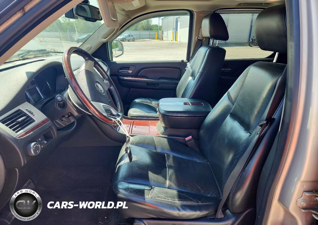 2008 Cadillac Escalade Luxury VIN:1GYFK63888R128299 - 7